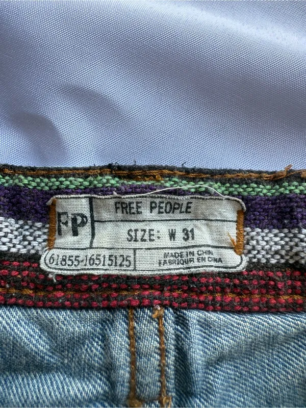 Free People Aztec Embroidered Cut Off Distressed Denim Shorts Size 31 - Image 6