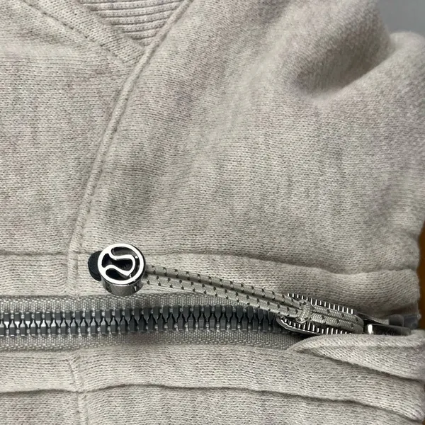 Lululemon LW3DUSS Scuba Oversized Half-Zip Hoodie in Grey size Medium/Large - Image 2