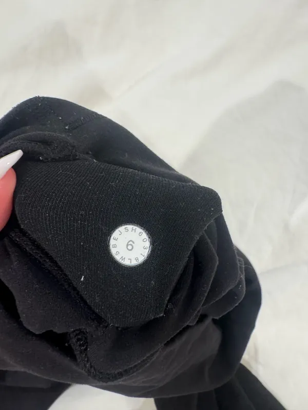 Lululemon Cropped Leggings Black - Image 4