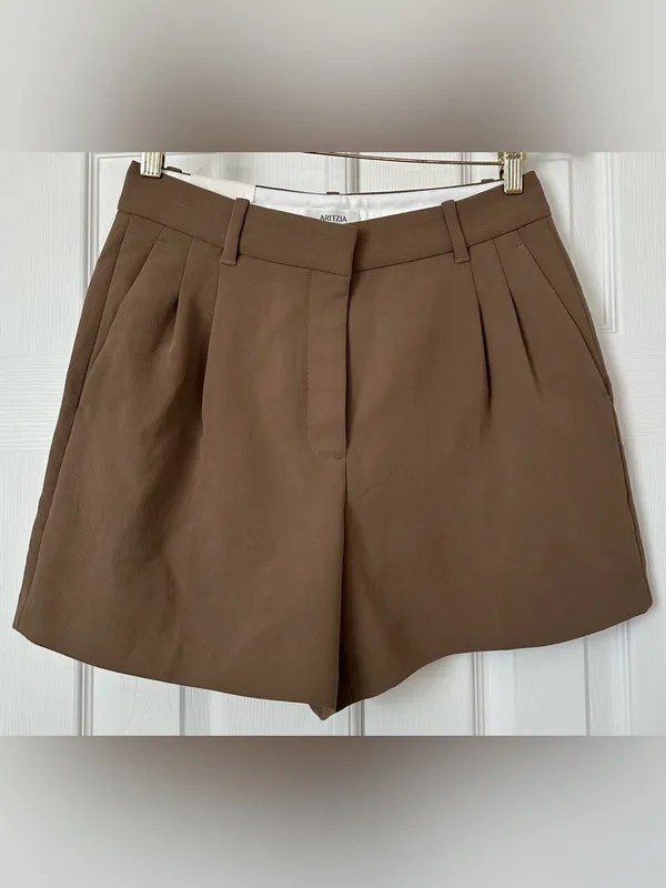 Aritzia The Effortless Short Mid-Thigh Crepette folio taupe brown size 8 - Image 4