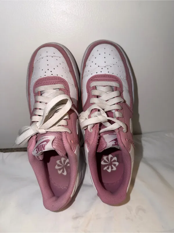 Nike Women's Pink and White Low-Top Sneakers - Image 6