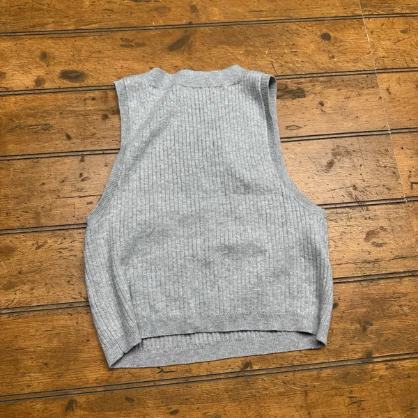 Kendall‎ & Kylie Copped Sleeveless Sweater Gray Size Medium - Image 3