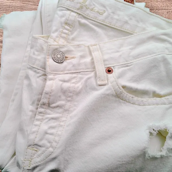 7 For All Mankind Women's Sz 27 White Distressed Flare Leg Denim Jeans - Image 2