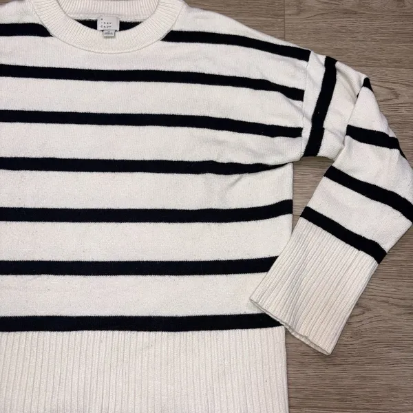 A New Day Women's Target Striped Sweater Size Medium - Image 8