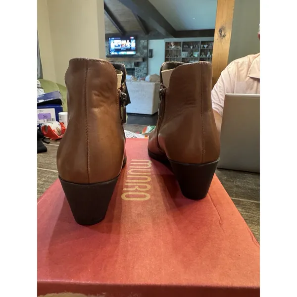 Munro Jackson Bootie in Cuero Leather Brown Size 7 Classic Side Zip - Image 5
