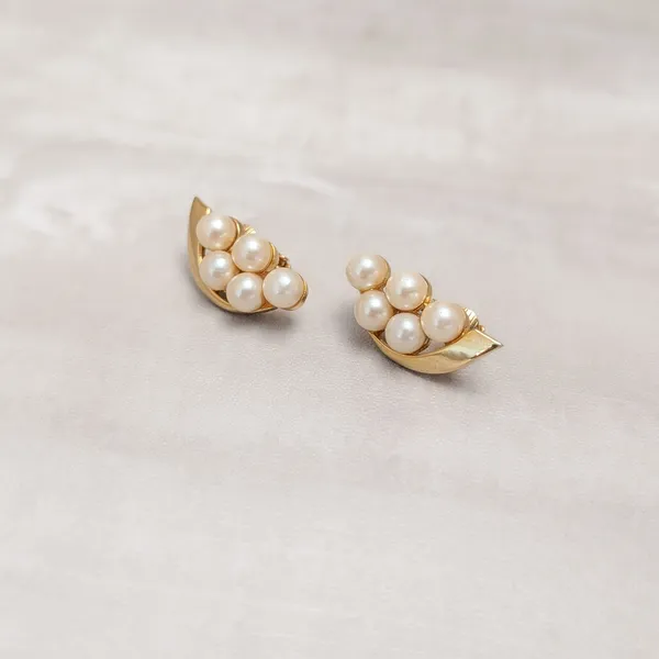 Vintage Clip On Earrings Elegant Faux Pearls and Gold Tone Stylish - Image 2