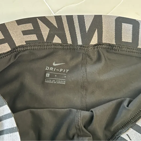 Nike Pro Black Biker Shorts Twist Waist Women's Black Athletic Shorts L - Image 3