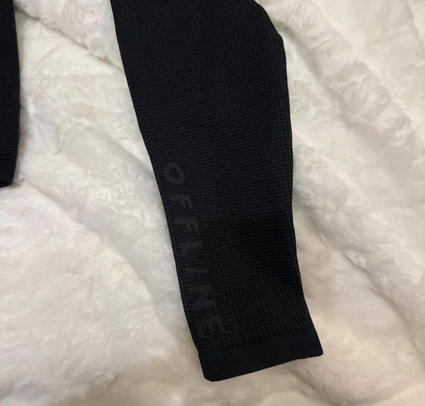 Black Athletic Aerie Top Crop OFFLINE by Medium - Image 2
