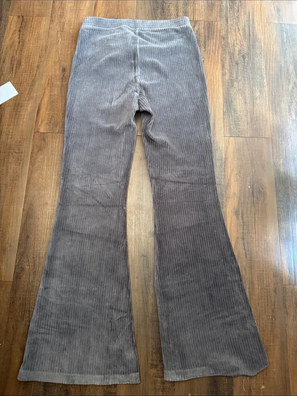 Aerie grey ribbed corduroy flare pants with an elastic waist - Image 6