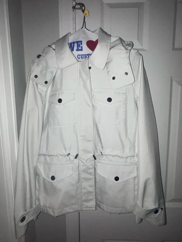 Authentic Burberry Brit White Jacket Women’s Size Large. Nova Check Lining with Detachable Hood. EUC. Only worn a handful of times, very minor wear. Smoke/Pet Free Home. Recently professionally dry-cleaned. - Image 17