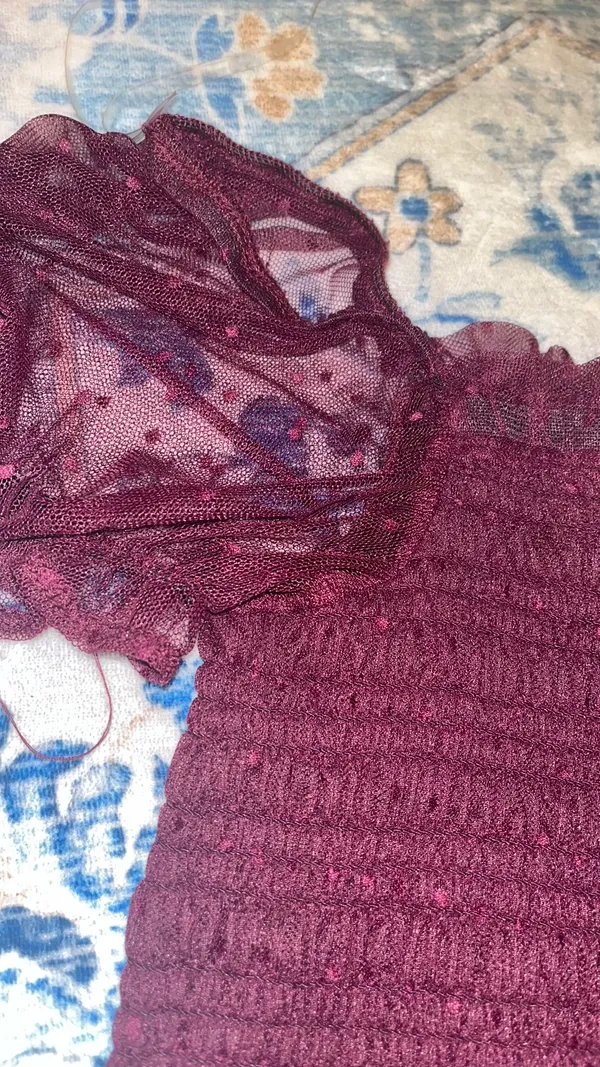NWT maroon puff sleeve top - Image 4