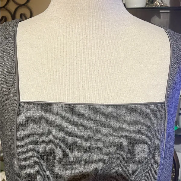 Banana Republic gray sheath dress with square neckline size 14 Wool dress - Image 4