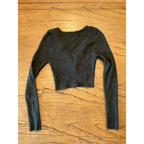 Love Tree Women's Black Solid Square Neck Knit Button Long Sleeve Cropped Top S - Image 3