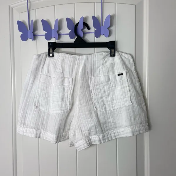 EUC O’Neill women’s white multibutton textured cotton lined casual shorts 28‎ - Image 4