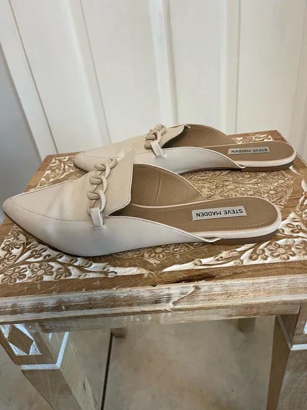 Steve Madden Cream Pointed Chain -Trim Mule. Size 11 - Image 4