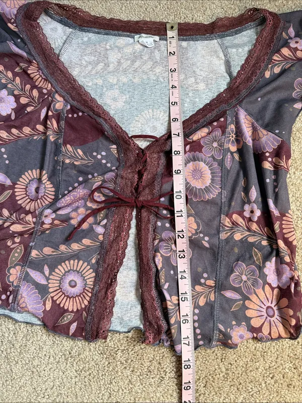Urban Outfitters Kimchi Blue Purple Cameron Lace Trim Tie-Front Top. Size Large - Image 5