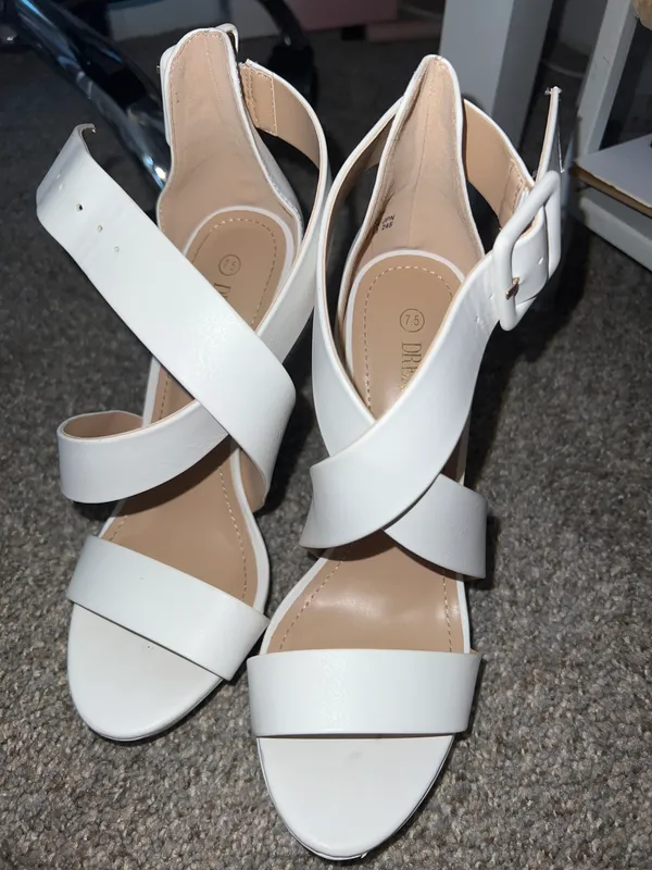 Amazon White heels - Image 2