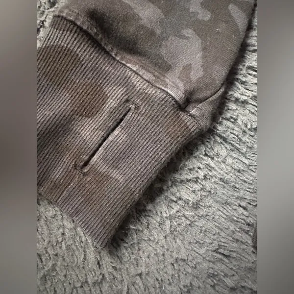 Lululemon Scuba Pullover Hoodie size 6 Camo Faded Gray - Image 3