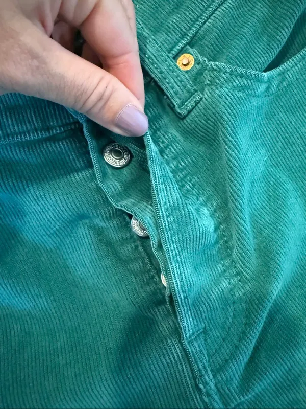 Levi’s wedgie straight green corduroy crop pant size 28 - Image 6