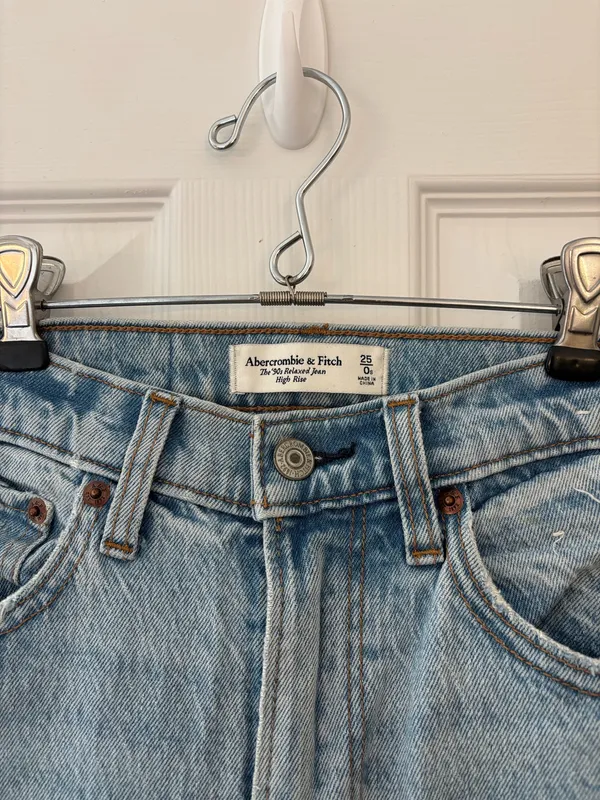 Abercrombie 90s Relaxed High-Rise Jeans - Image 2