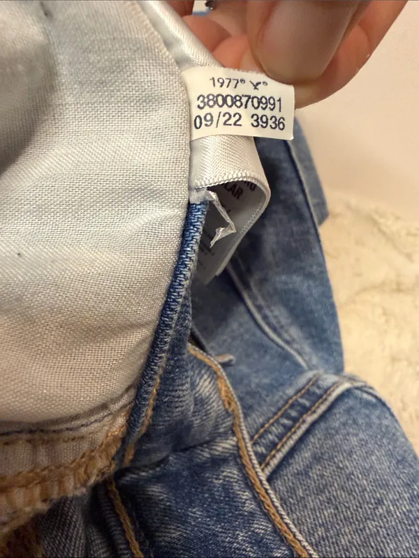American Eagle Mom Jean Distressed Knee Holes Size 6 - Image 8