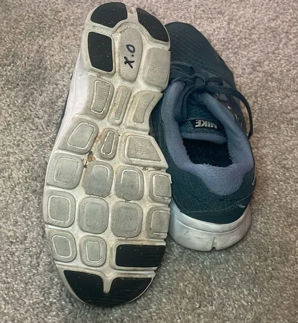 Nike running shoes steal blue laceup size 5 youth - Image 8