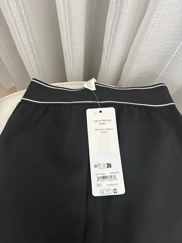 Alo Yoga Trousers - Image 4