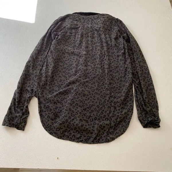 Abercrombie & Fitch Leopard Print Button Down Shirt Women’s Small - Image 2