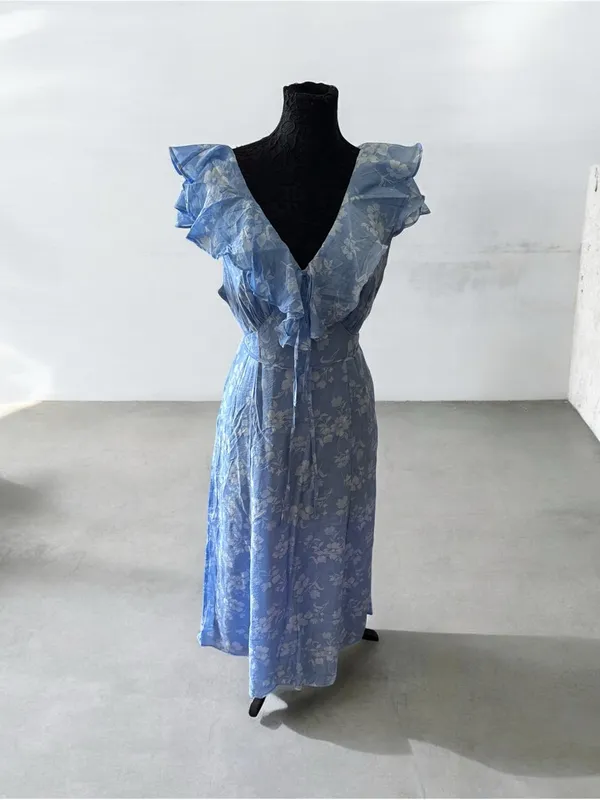 Old Navy Sky Blue Floral Ruffle V-Neck Midi Dress size L - Image 2