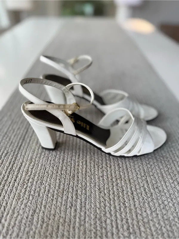 Vintage 80s 90s Life Stride White Leather Strappy Ankle Heels Sandals Sz 8.5 - Image 3