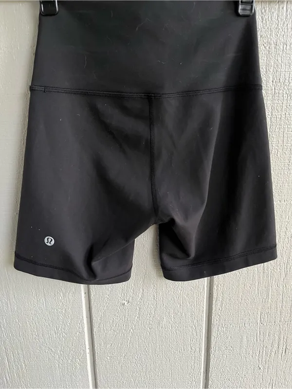 Lululemon Wunder Train High-Rise Short 6" in Black Size 4 - Image 2