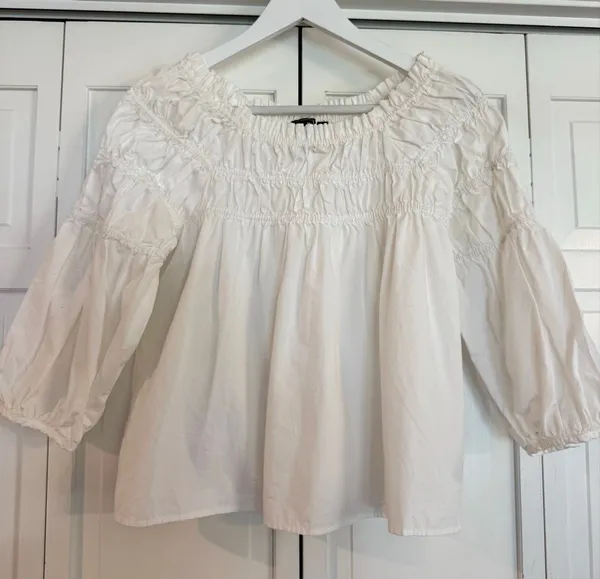 Gap white smocked poplin cotton top size small - Image 2
