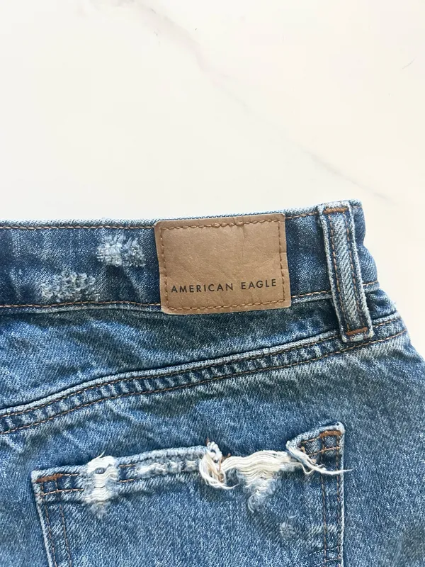 Women’s American Eagle Blue Denim High-Rise Ripped Mom Short - 00 - Image 5