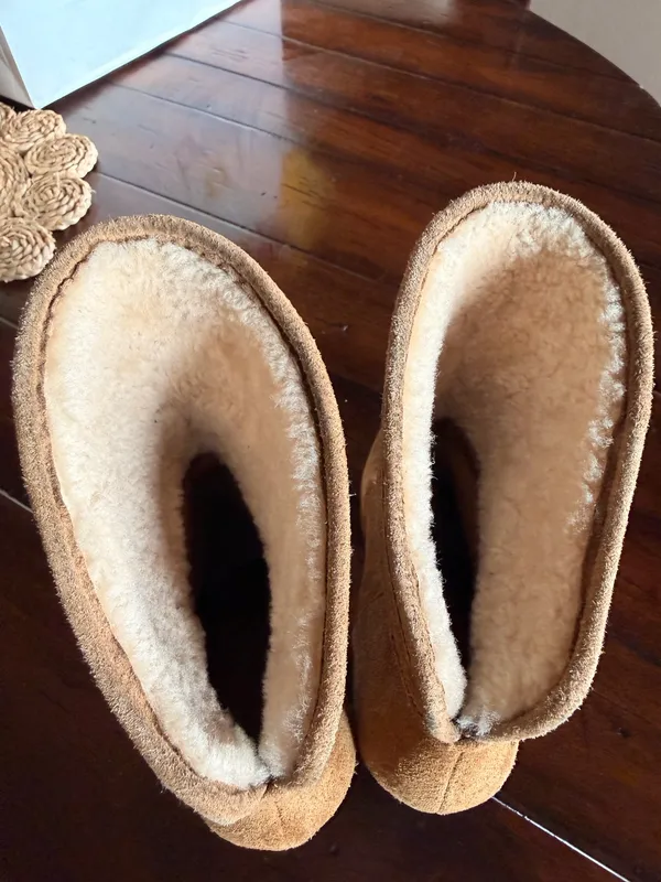 Ugg healed Shearling Boots - Image 3