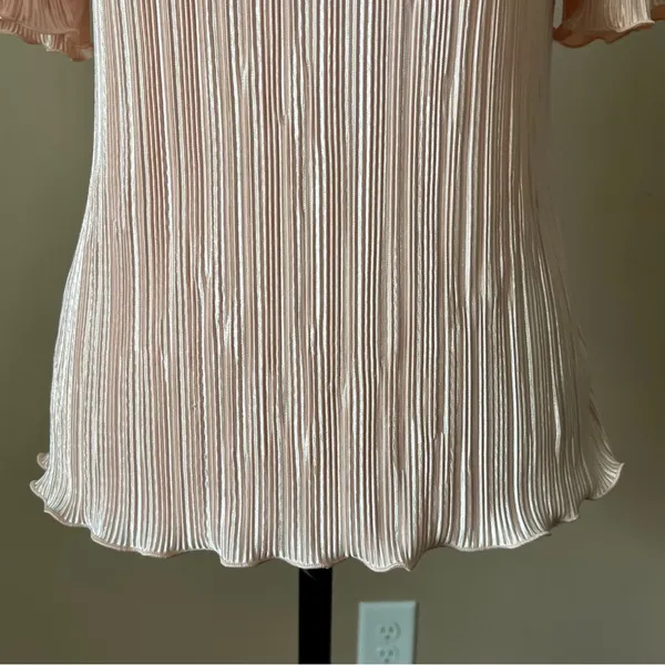 ANN TAYLOR | Baby Pink Crinkle Lettuce Hem Satin Blouse Sz M - Image 4