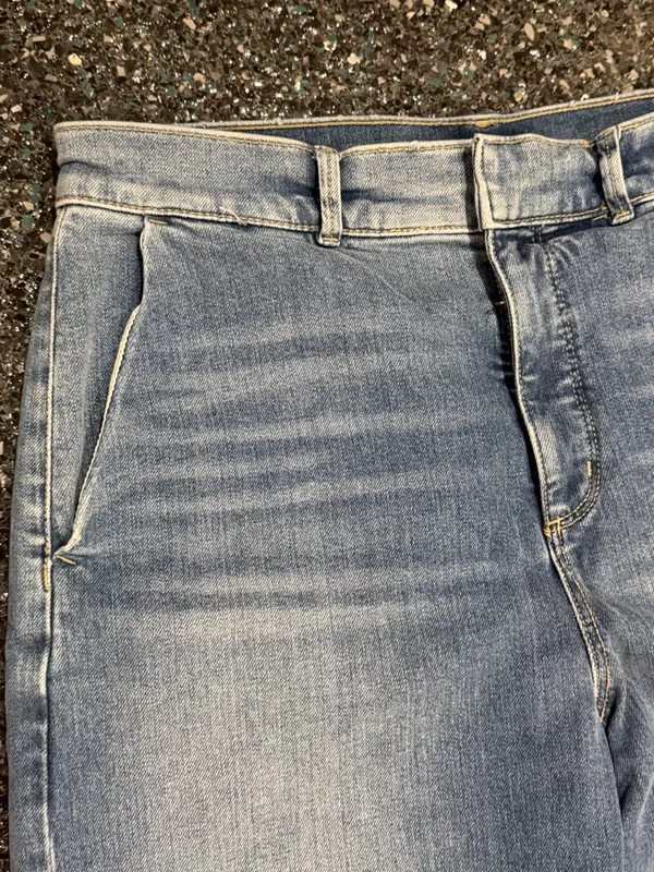 Ann Taylor Wide Leg Women’s 12P Petite Blue Jeans - Image 2