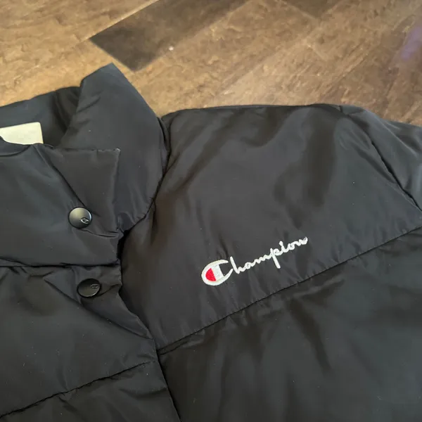 Champion black puffer damen jacket coat small - Image 3