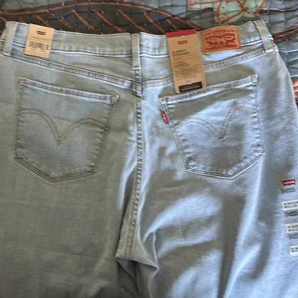 NWT mid rise classic straight Levi’s Light Blue Denim size 16 med 33 x 30 - Image 7