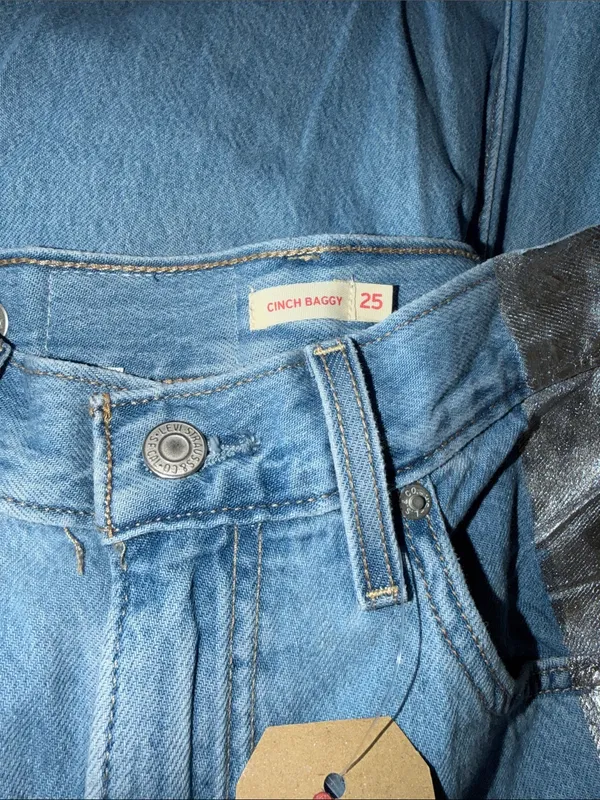 NWT Levi's Women's Blue Cinch Baggy Jeans With Foil Panel 25X31 - Image 8
