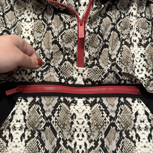ALALA Women's Size XS Red Snake Print 1/4‎ Zip Windbreaker Jacket Athleisure NWT - Image 2