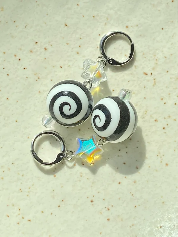 Handmade y2k funky grunge style swirl spiral uzumaki ball unique dangle earrings 🌀🖤 - Image 5
