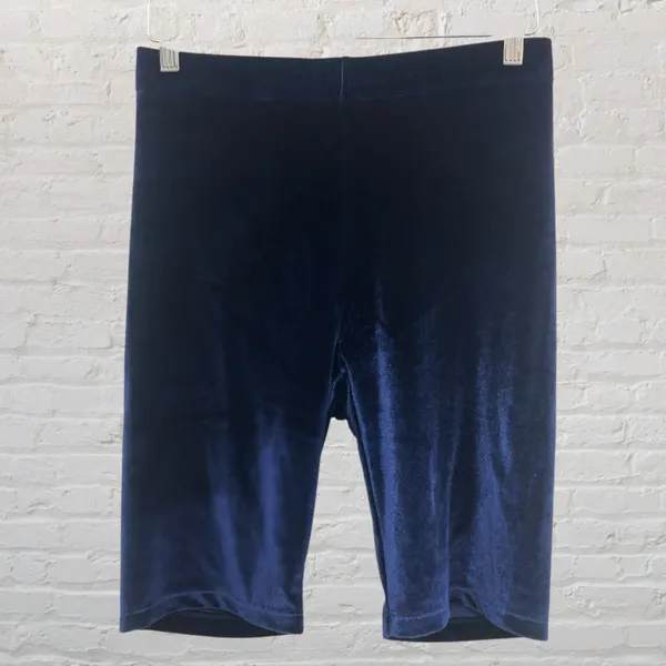 Fabletics Navy Velour High Waisted Bike Shorts L NWT - Image 3