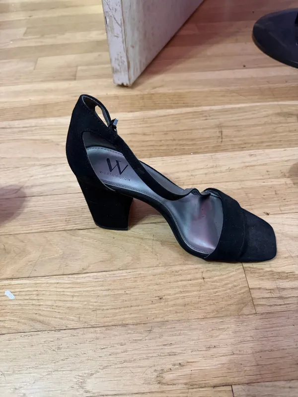 Worthington Heels Black 7.5 - Image 3