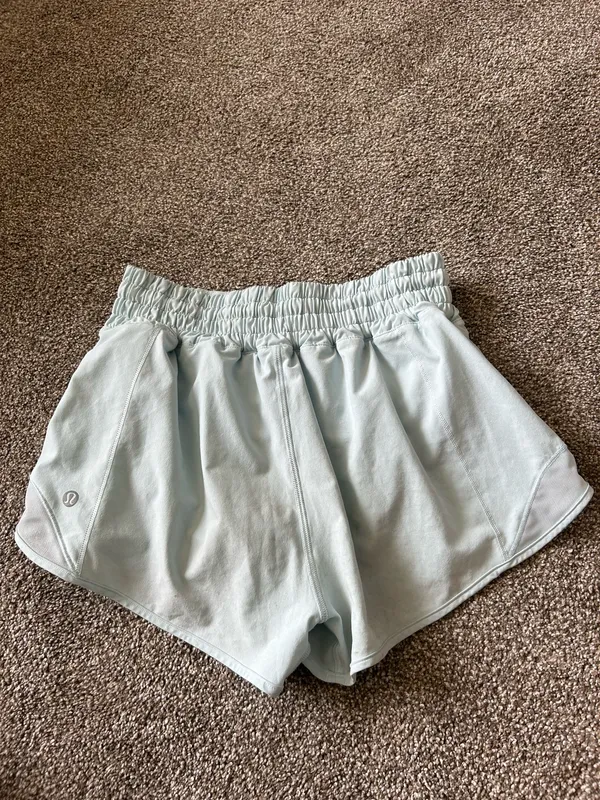 Lululemon Hotty Hot High-Rise 2.5" Shorts light blue - Image 2