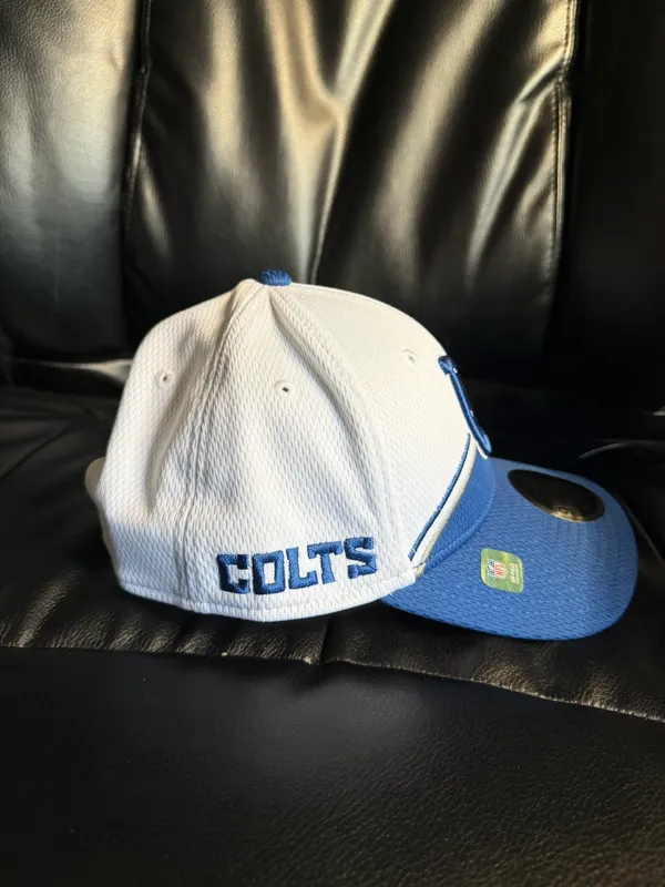 Indianapolis Colts New Era 9FORTY Sideline Stretch Snap -White & Royal Hat (NWT) - Image 2