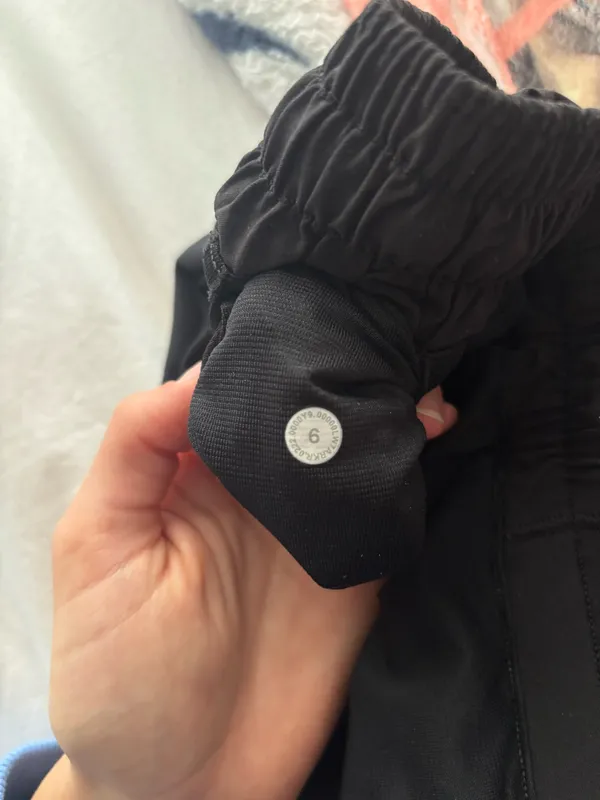 Lululemon Hotty-Hot Low-Rise Short 2.5” Color: Black - Image 4