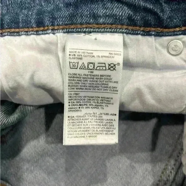 Old navy blue distressed boyfriend midrise jeans in size 4 - Image 7
