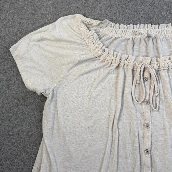 Cato Women's Large Beige Short Sleeve Peasant Blouse Ruffled Hem Button Front - Image 3