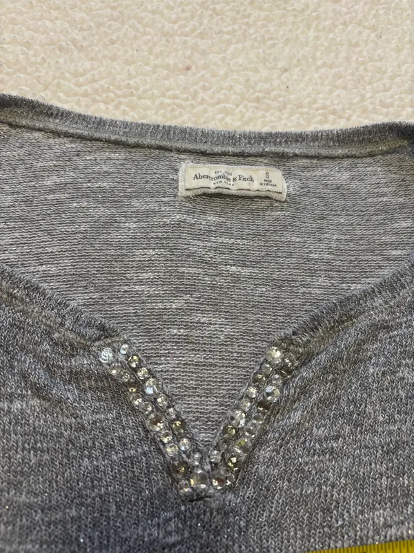 Vintage Y2K Abercrombie & Fitch Heather Gray Embellished V-Neck Top Indie Sleaze - Image 4