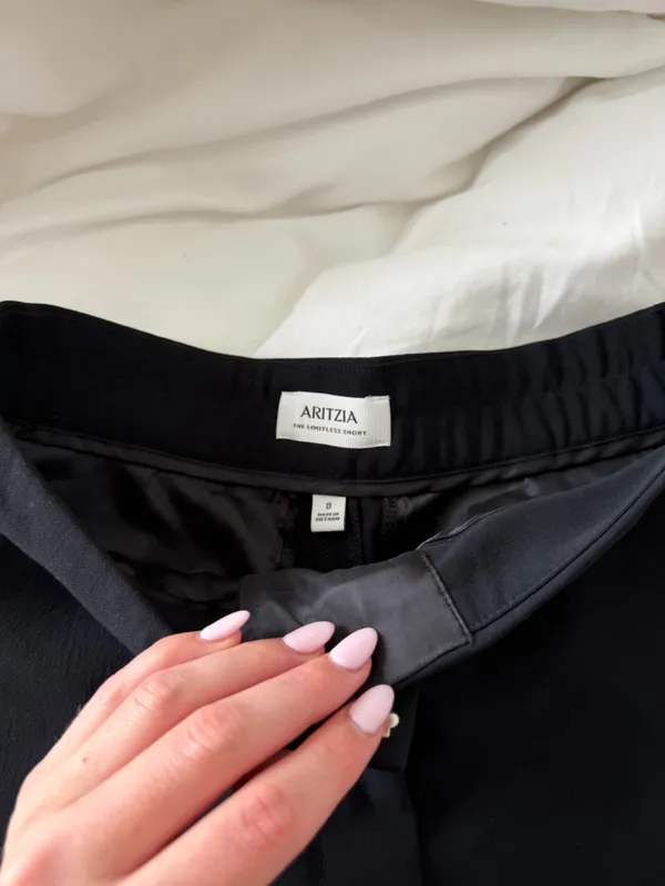 Aritzia Black The Limitless Short - Image 4